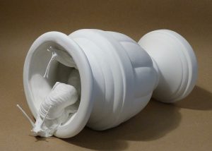 Gretel Weyer Urne aux escargots sculpture en porcelaine blanche