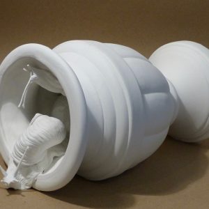 Gretel Weyer Urne aux escargots sculpture en porcelaine blanche